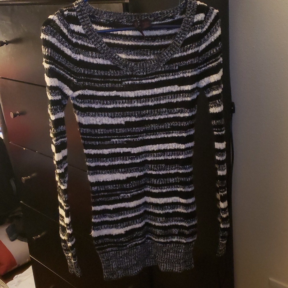 Black and white long sleeve